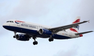 Anh: Người đàn ông may mắn sống sót sau 11 giờ ngồi ở càng máy bay