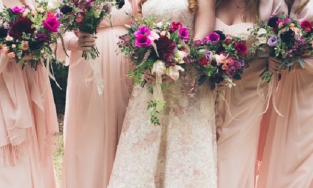 Cô dâu lập bản cam kết 37 điều cho phù dâu vì sợ bị lép vế về nhan sắc