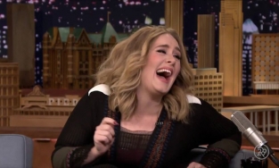 Được dùng MXH, Adele lập tức 'thả tim' loạt cầu thủ điển trai