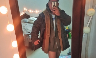 Người đàn ông nước ngoài bắt chước cách phối đồ 'trên đông dưới hè' của nhiều phụ nữ Việt