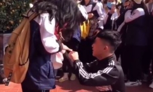 Màn tỏ tình giữa trường của cặp học sinh nhận ý kiến trái chiều