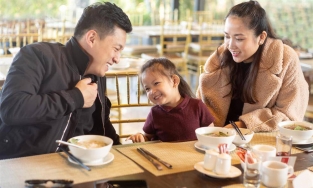 Vẻ ngoài đặc biệt của con gái ca sĩ Lam Trường ở tuổi lên 4