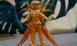 Thán phục trước màn biến hóa thần thánh từ con cua thành siêu nhân 