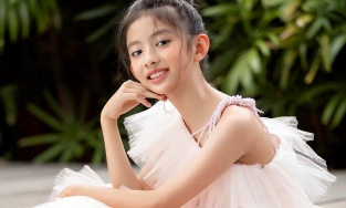 Con gái Hoa hậu Ngọc Diễm khoe nét ngọt ngào, trong sáng ở tuổi 11 tuổi 