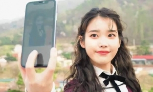 Nhan sắc đỉnh cao chụp bằng camera sau điện thoại của IU