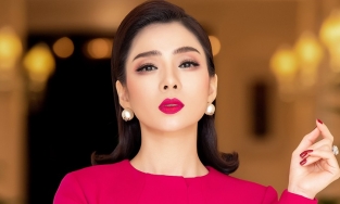 Lệ Quyên xin lỗi con khi về quê mẹ ăn Tết, lộ bằng chứng đi cùng tình trẻ