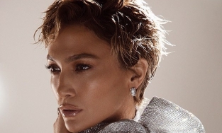 Hậu tin đồn bị bạn trai phản bội, Jennifer Lopez xuống tóc sau gần 20 năm