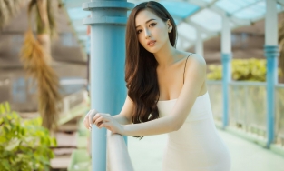 Cuối cùng Mai Phương Thúy cũng có eo thon sau nhiều năm sống với eo bánh mì