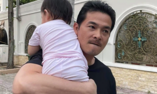 Quách Ngọc Ngoan khoe ảnh con gái hơn 1 tuổi nhưng vẫn kiên quyết giấu mặt con