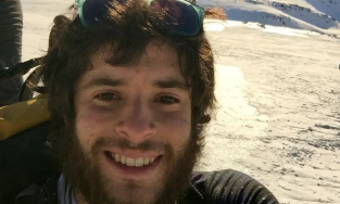 Nam thanh niên sợ hẹn hò nhầm 'chị em rơi vãi' khi biết bố hiến tinh trùng hơn 500 lần