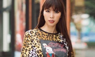 Hà Anh mặc áo tắm, người hâm mộ trầm trồ cho tới khi nhìn thấy chi tiết này