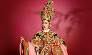 Hóa thân thành Thái hậu Dương Vân Nga, tạo hình của Hoa hậu Khánh Vân được khen hết nấc