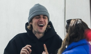 Justin Bieber 'trốn' Grammy để đi chơi với bà xã Hailey Baldwin