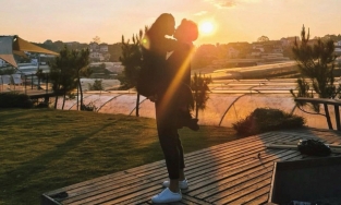 Huy Trần đăng lại khoảnh khắc bế thốc Ngô Thanh Vân sau 1 tháng xóa hình