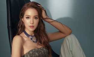 Vóc dáng trẻ trung, quyến rũ của 'Cô dâu nghìn tỷ' Từ Tử Kỳ dù đã U40 và qua 4 lần sinh nở 