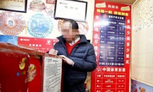 Người đàn ông trúng cùng lúc 720 giải xổ số kiếm hơn 114 tỉ đồng 