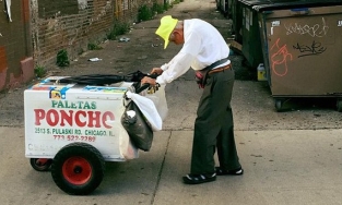 Cuộc đời thay đổi 180 độ của ông cụ bán kem nhờ một bức ảnh vu vơ đăng lên mạng xã hội