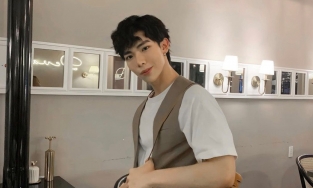 Erik khoe phong cách có phần 'nữ tính' với kiểu tóc mới