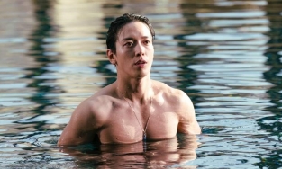 Jung Yong Hwa (CNBlue) khiến fan mê mệt trước thân hình vạm vỡ , cơ bắp trong phim mới