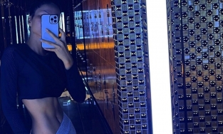 H'Hen Niê lại khoe thân hình búp bê: Đẹp tự nhiên nhưng không tự nhiên đẹp