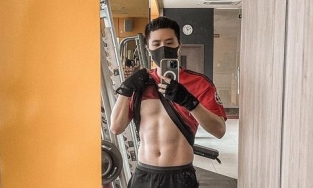 Trịnh Thăng Bình hiếm hoi khoe thân hình 6 múi khiến dàn sao Việt 'nghi' là ảnh ghép