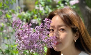 Han Ji Min khoe mặt mộc hoàn hảo ở độ tuổi U40