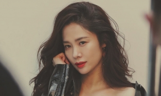 Sao nữ 'Giày thủy tinh' ở tuổi 44: Độc thân 20 năm sau chia tay So Ji Sub 