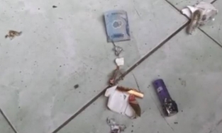 Rút tờ 20 nghìn trong bao thuốc lá, người đàn ông bị thương phải nhập viện vì bao thuốc phát nổ