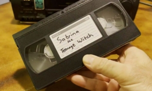 Người phụ nữ tình cờ biết mình bị truy nã vì thuê băng đĩa hơn 20 năm không trả