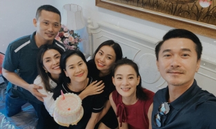 Tăng Thanh Hà tiếp tục 'chiếm spotlight' khi khoe ảnh tụ họp bên hội bạn trong sinh nhật Thân Thúy Hà