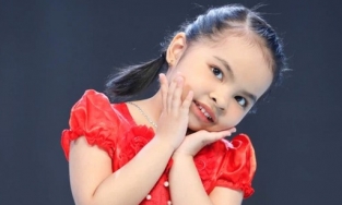 Bé gái 5 tuổi tính nhẩm siêu nhanh dẫn đầu top 1 trending YouTube