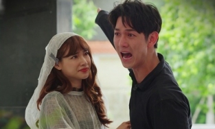 Cây táo nở hoa tập 2: Song Luân thẳng tay xé cáo phó, Nhã Phương, Trương Thế Vinh vô tư selfie giữa đám tang cha