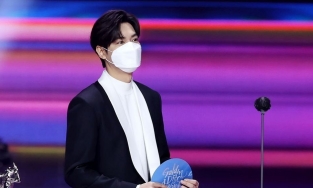 Lee Min Ho khoe ảnh kỉ niệm debut 15 năm, che chắn cẩn thận cũng thu hút cả triệu lượt yêu thích