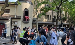 Cụ bà phải chuyển đi nơi khác vì nhà bất ngờ thành điểm check in hot