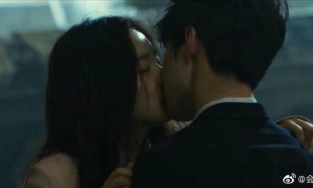 Phim của Oh Sehun và Ngô Thiến cuối cùng cũng lên sóng sau 5 năm chờ chiếu, cảnh hôn của cặp đôi lên top 1 Weibo