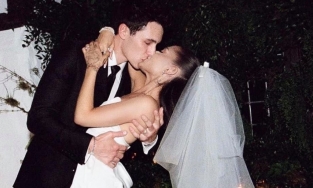 Ariana Grande khoe ảnh cưới 'ngọt như mật' với bạn trai đại gia kém tuổi