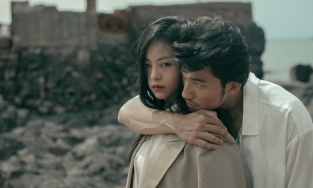 Liên Bỉnh Phát tình tứ ôm bạn diễn làm dấy lên nghi vấn ''phim giả tình thật'  