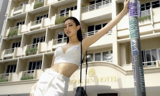 Lương Thùy Linh khoe chân dài 1m22, lấp ló vòng 1 trong loạt trang phục trắng tinh khôi