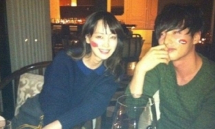 Ảnh hẹn hò bí mật của tài tử Won Bin và vợ Lee Na Young sốt trở lại