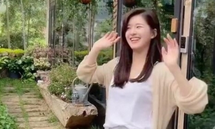 “Thánh nữ xuyên không' Triệu Lộ Tư ăn mặc xuề xòa vẫn sốt MXH