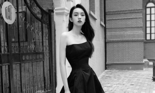 Thần thái 'lạnh băng' của nữ phụ 'Sơn Hà Lệnh' lọt top 1 Weibo