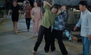 Diễn viên Lê Phương bị 'đánh ghen' đến mất giọng