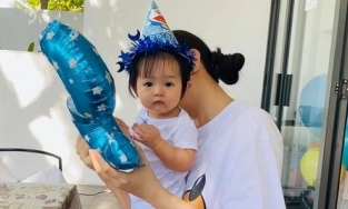 Nếu Hồ Ngọc Hà thuê dịch vụ trọn gói cho sinh nhật của Subeo thì đích thân Đàm Thu Trang tự tay làm tiệc cho con trai riêng của chồng