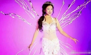 Ảnh thời sinh viên của Triệu Lộ Tư: Mũi cao, mắt sáng, dáng xinh