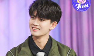 Nhậm Gia Luân: 'Ngôi sao nở muộn' của làng điện ảnh Hoa Ngữ và tỏa sáng bất chấp đã có vợ