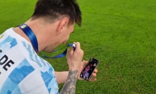 Vừa vô địch Copa America, Messi lập tức gọi video ăn mừng với bà xã