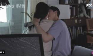 Song Kang chủ động hôn Han So Hee dù không có trong kịch bản tại hậu trường phim 'Nevertheless'