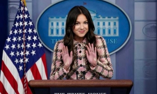 Ngôi sao Gen Z 18 tuổi Olivia Rodrigo xuất hiện tại Nhà Trắng 