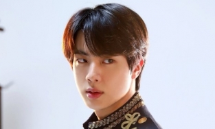 Trước khi trở thành anh cả của nhóm nhạc toàn cầu BTS, Jin từng làm vệ sĩ, phải kết hôn bất đắc dĩ?