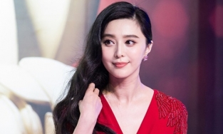 Phạm Băng Băng quyên góp 1,7 tỷ cho hội chữ thập đỏ để mua hàng cứu trợ thiên tai